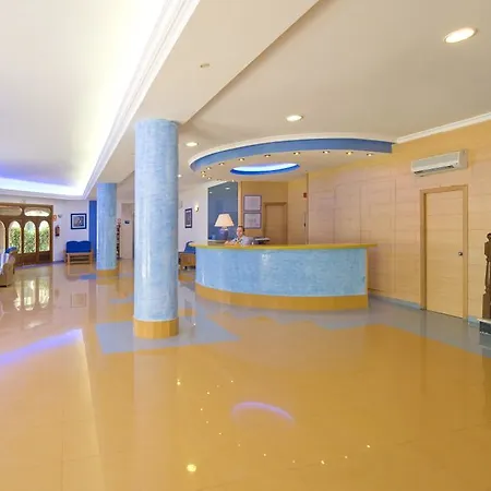 拉锡雷纳俱乐部公寓式酒店 2*
